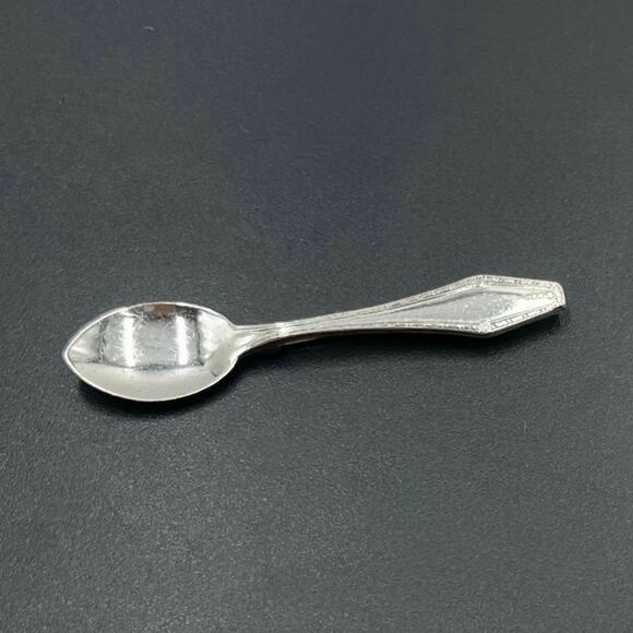 Signed Sterling Silver Vintage Mini Decorated Handle Condiment Spoon Brooch - Picture 3 of 11